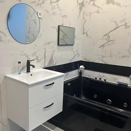 Zen By L Amaryllis Jacuzzi Beziers-centre Arrivee Autonome Guest house