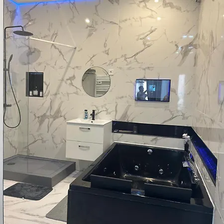Zen By L Amaryllis Jacuzzi Beziers-centre Arrivee Autonome Guest house