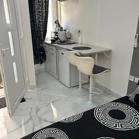 Zen By L Amaryllis Jacuzzi Beziers-centre Arrivee Autonome Guest house *
