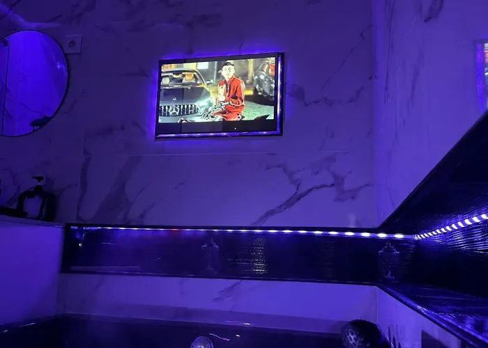 Guest house Zen L Amaryllis Jacuzzi Tv Integree Clim Wifi Centre Arrivee Autonome 24h24 3*